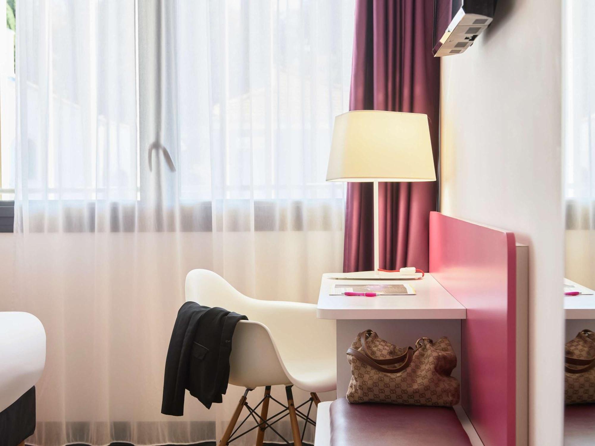 Отель Ibis Styles Montelimar Centre Экстерьер фото