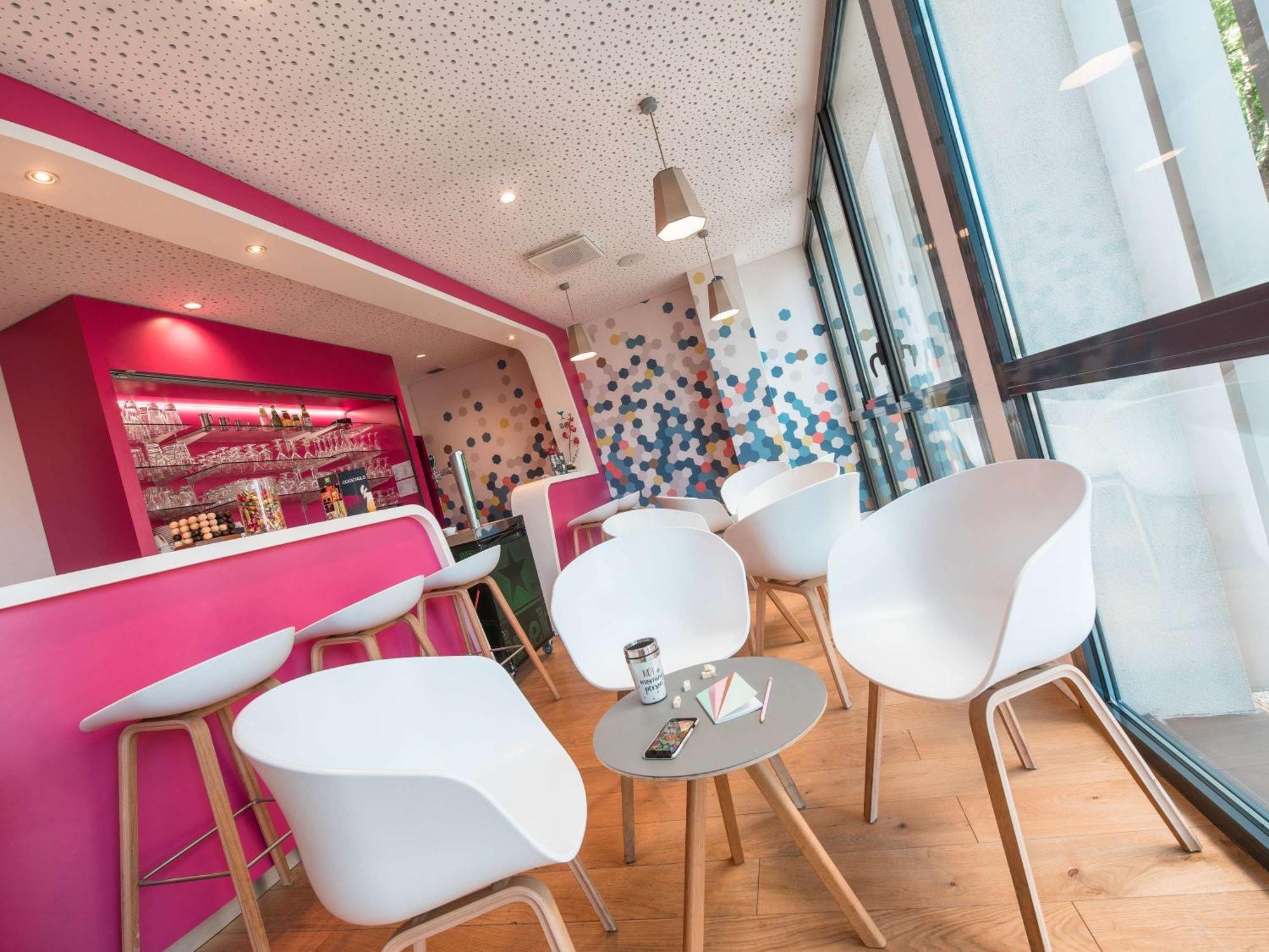 Отель Ibis Styles Montelimar Centre Экстерьер фото