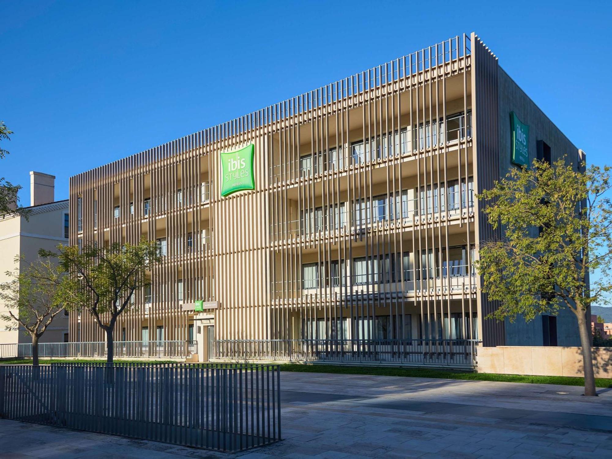 Отель Ibis Styles Montelimar Centre Экстерьер фото