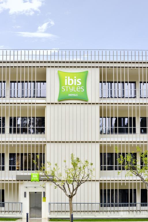 Отель Ibis Styles Montelimar Centre Экстерьер фото
